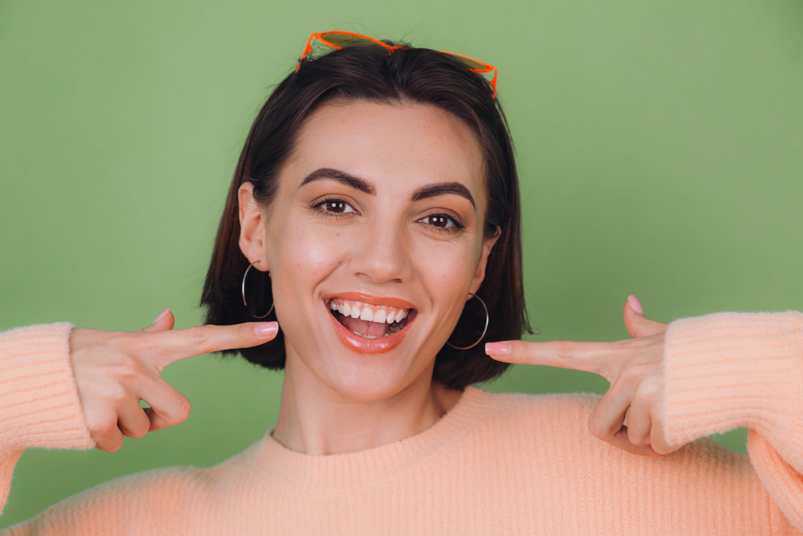 difference between teeth whitening and veneers